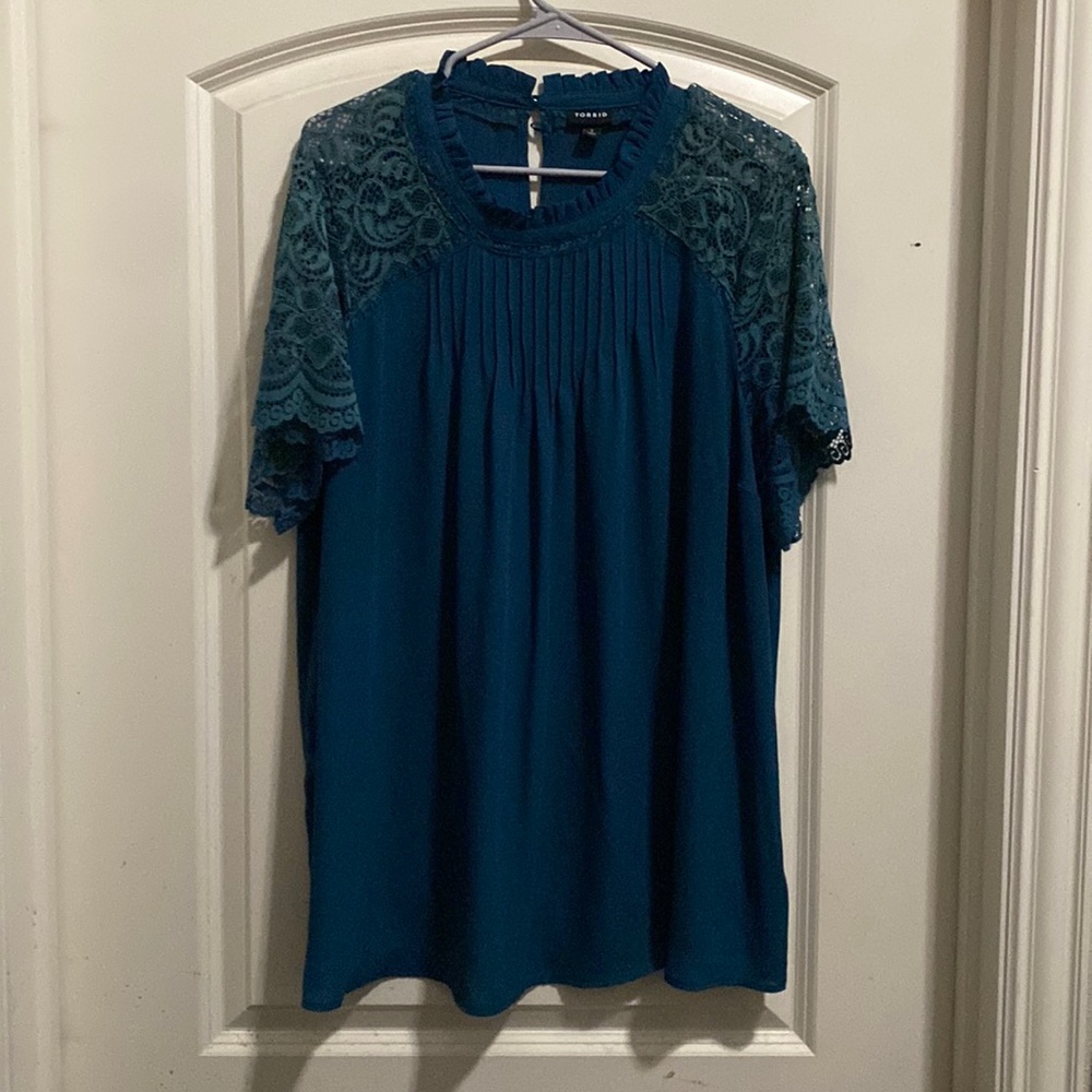 Women’s Torrid eligant teal blouse
